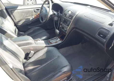 2001 Infiniti I30 Luxury z USA, uszkodzony, nr VIN JNKCA31AX1T021293